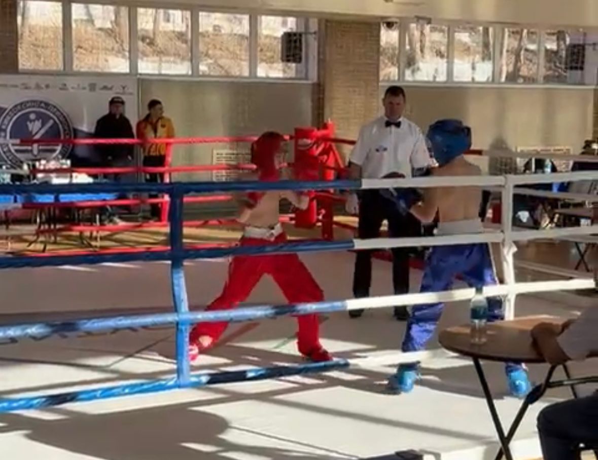 Новый путь к большим победам начали приморские кикбоксёры Новый путь к большим победам начали приморские кикбоксёры