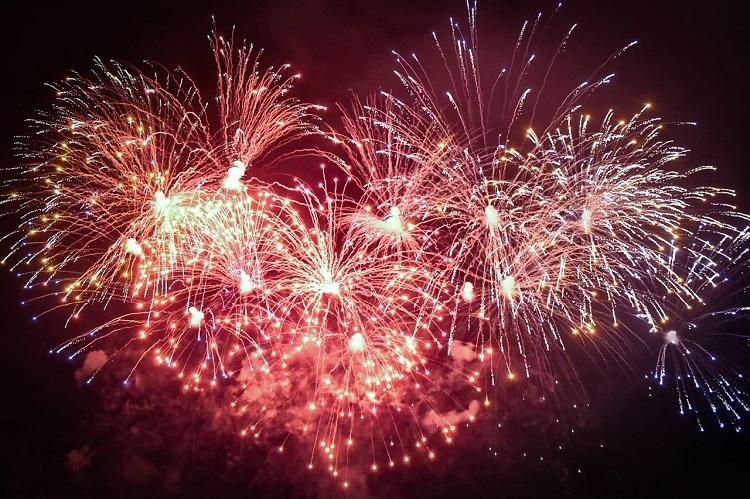 Хотя в новогоднюю ночь режим тишины обычно не соблюдается, это не значит, что стоит забывать о правах окружающих во время празднования