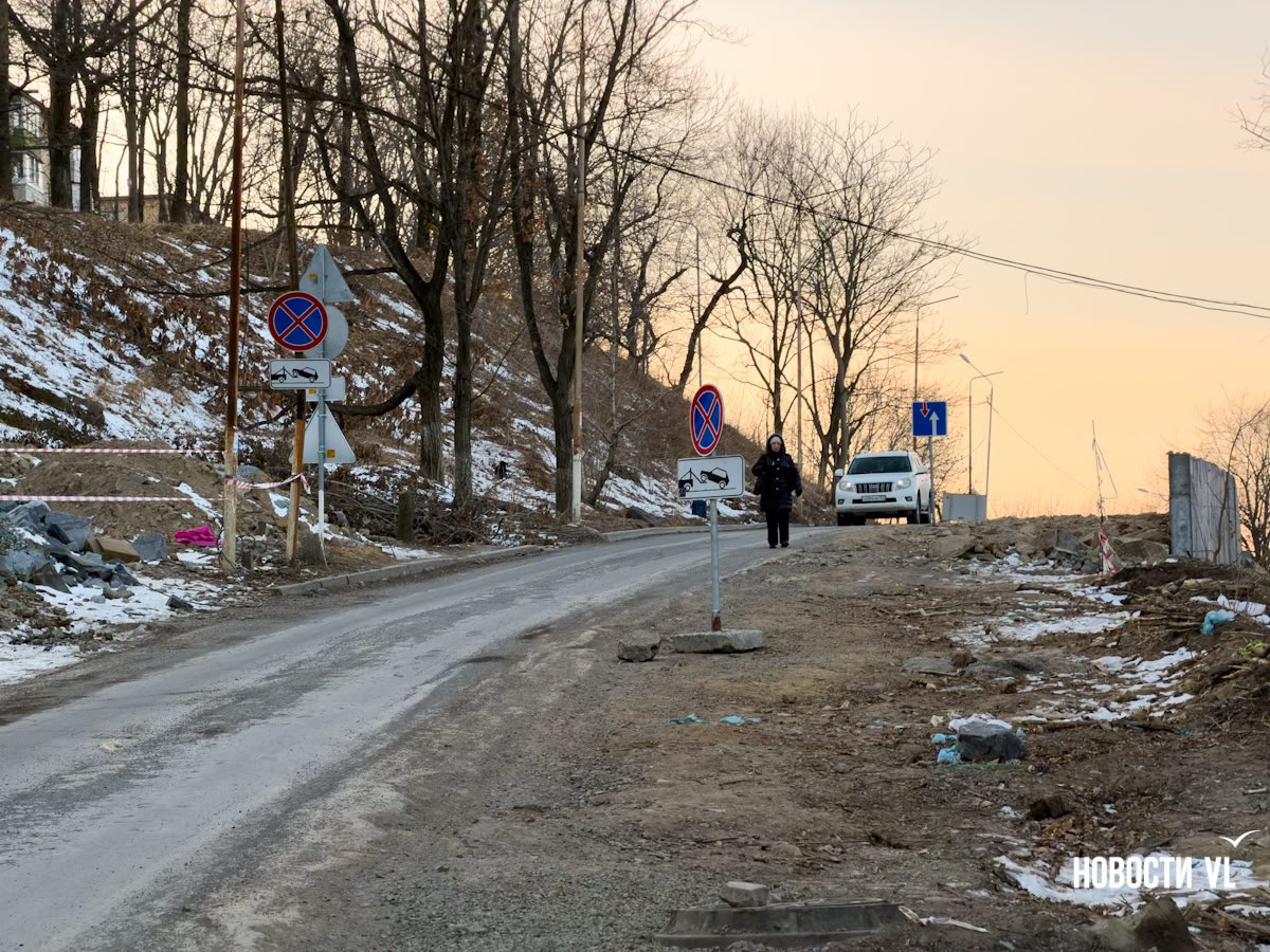 Проезд от Юмашева до Кузнецова вдоль парка Минного городка открыли, но сделали его лишь наполовину Проезд от Юмашева до Кузнецова вдоль парка Минного городка открыли, но сделали его лишь наполовину