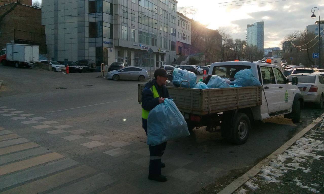 Сегодня во Владивостоке: ремонт знаков и лееров, дорожные работы, демонтаж, промывка ливнёвок и санитарная уборка Сегодня во Владивостоке: ремонт знаков и лееров, дорожные работы, демонтаж, промывка ливнёвок и санитарная уборка