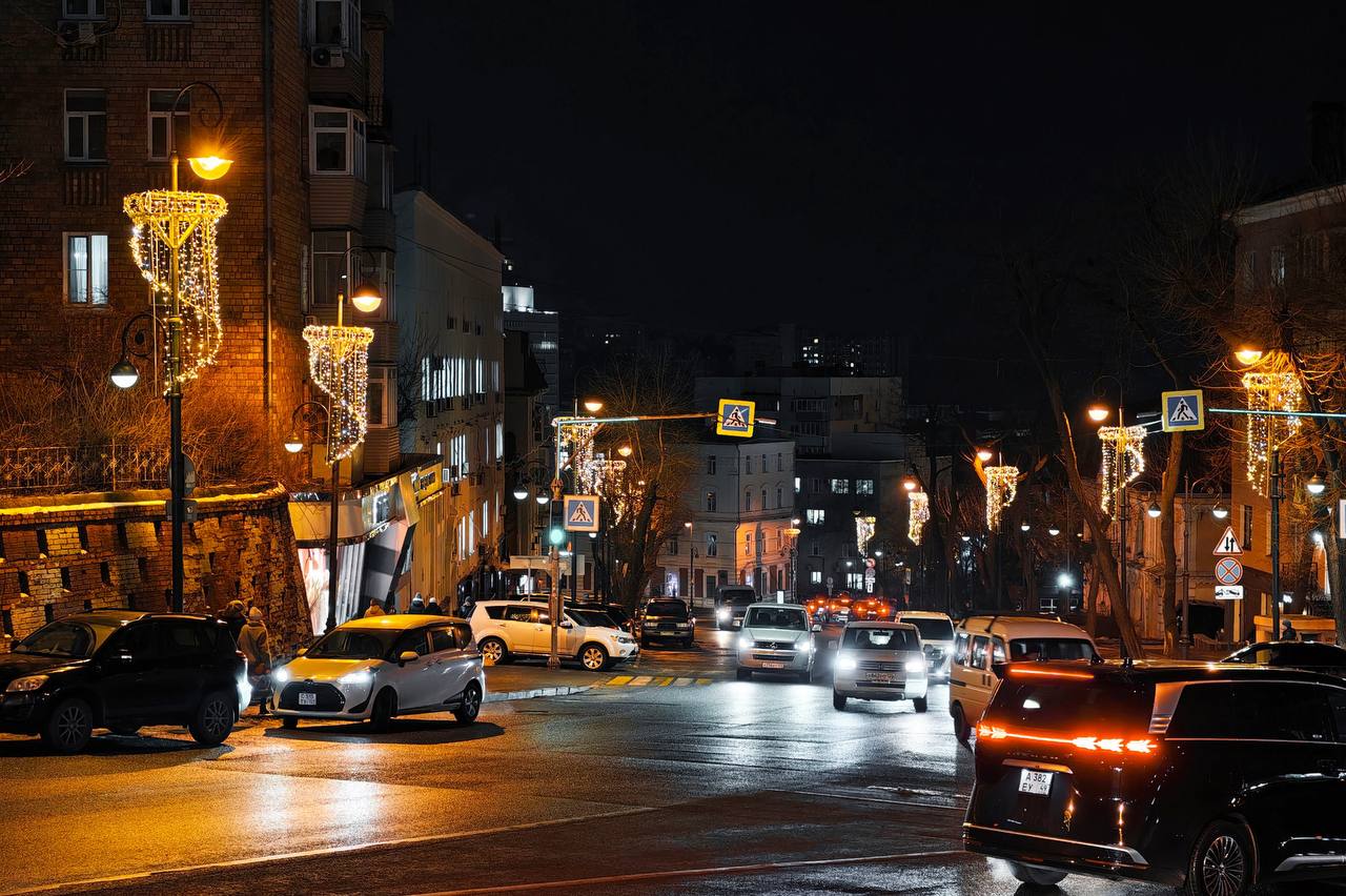 Владивосток украсят больше 800 объектов новогодней иллюминации Владивосток украсят больше 800 объектов новогодней иллюминации