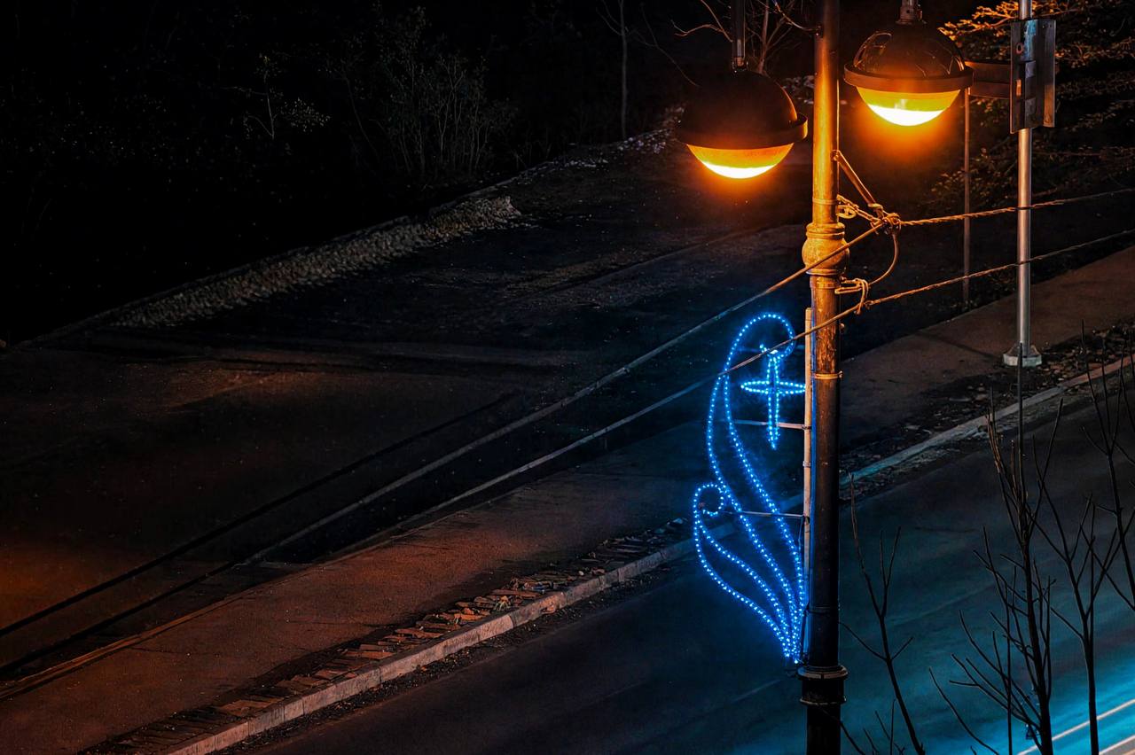 Владивосток украсят больше 800 объектов новогодней иллюминации Владивосток украсят больше 800 объектов новогодней иллюминации