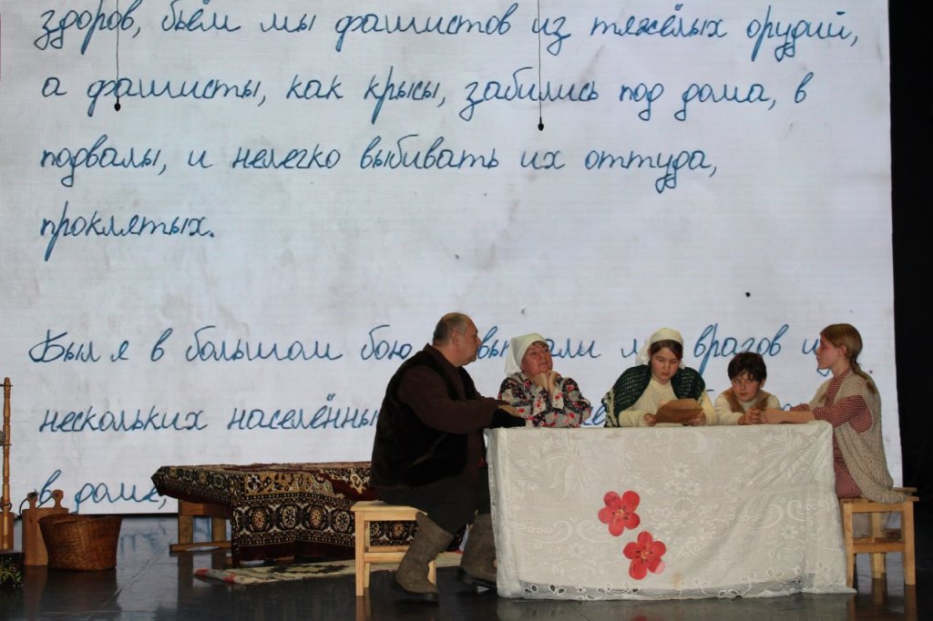 Премьера спектакля «Девочка из города» состоялась в посёлке Врангель Премьера спектакля «Девочка из города» состоялась в посёлке Врангель