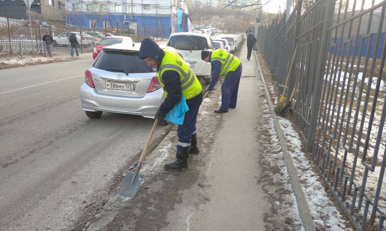 Сегодня во Владивостоке: ремонт знаков и лееров, дорожные работы, демонтаж, промывка ливнёвок и санитарная уборка Сегодня во Владивостоке: ремонт знаков и лееров, дорожные работы, демонтаж, промывка ливнёвок и санитарная уборка