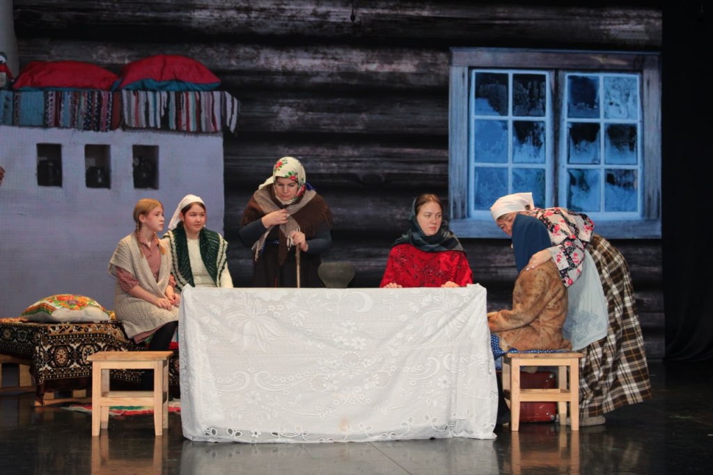 Премьера спектакля «Девочка из города» состоялась в посёлке Врангель