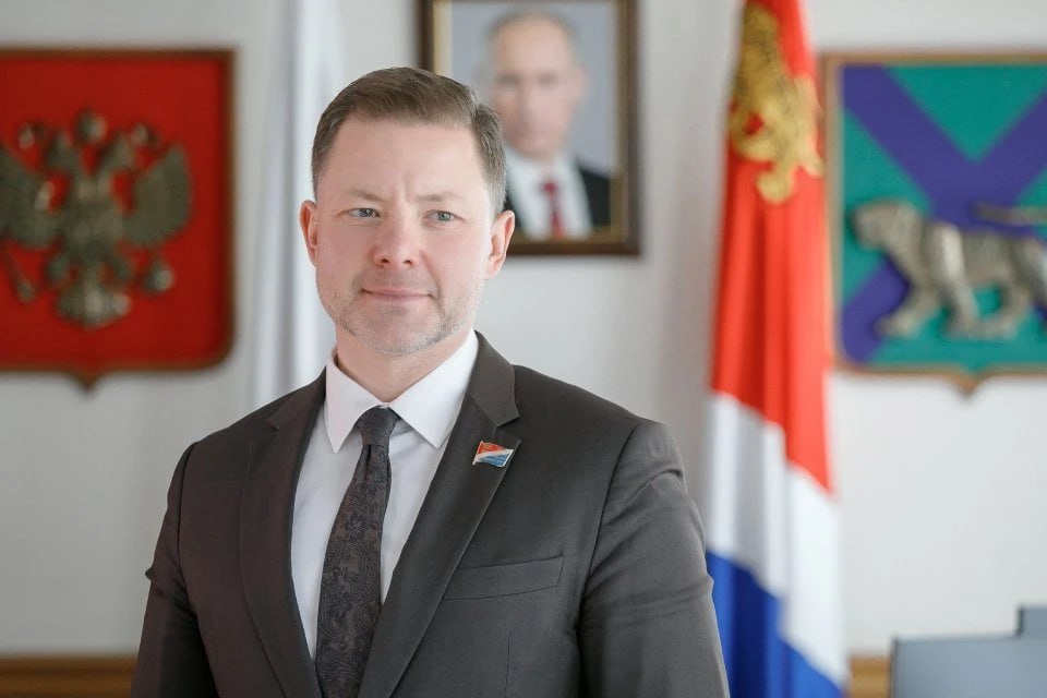 Председатель Законодательного Собрания Приморья Антон Волошко поздравил жителей края с Днем Конституции