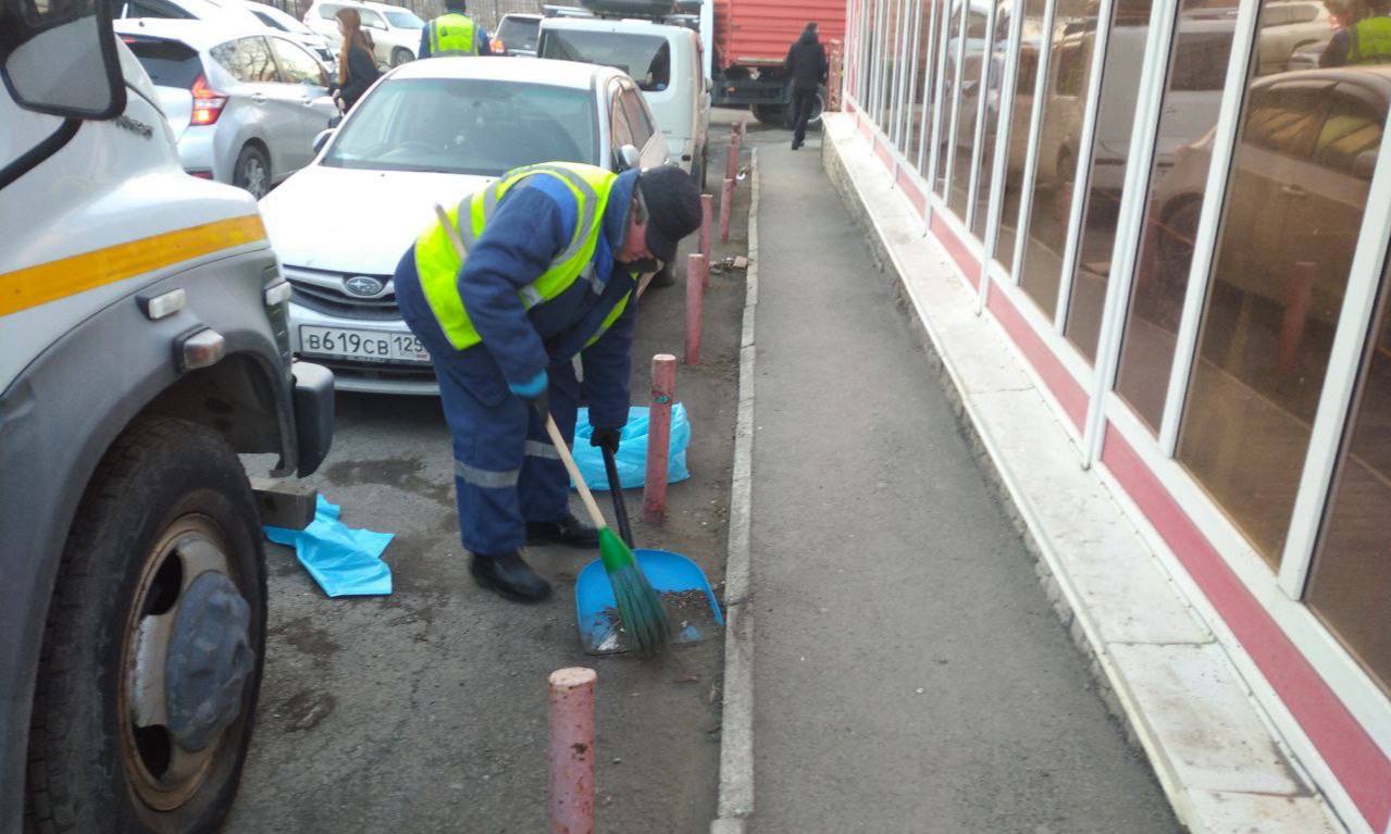 Сегодня во Владивостоке: ремонт знаков и лееров, дорожные работы, демонтаж, промывка ливнёвок и санитарная уборка Сегодня во Владивостоке: ремонт знаков и лееров, дорожные работы, демонтаж, промывка ливнёвок и санитарная уборка