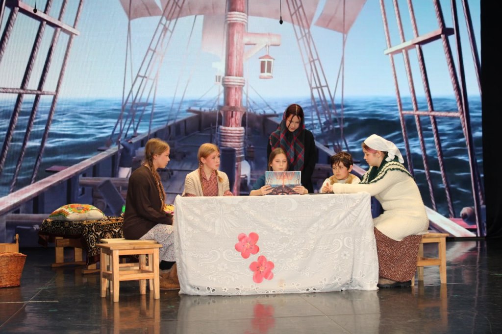 Премьера спектакля «Девочка из города» состоялась в посёлке Врангель Премьера спектакля «Девочка из города» состоялась в посёлке Врангель