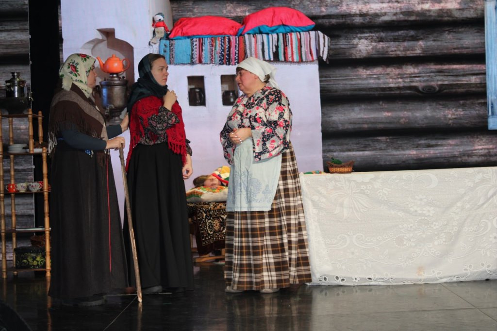 Премьера спектакля «Девочка из города» состоялась в посёлке Врангель Премьера спектакля «Девочка из города» состоялась в посёлке Врангель