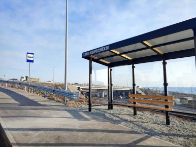 В микрорайоне Патрокл устанавливают новые остановочные павильоны