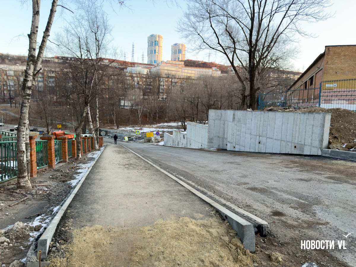 Проезд от Юмашева до Кузнецова вдоль парка Минного городка открыли, но сделали его лишь наполовину Проезд от Юмашева до Кузнецова вдоль парка Минного городка открыли, но сделали его лишь наполовину