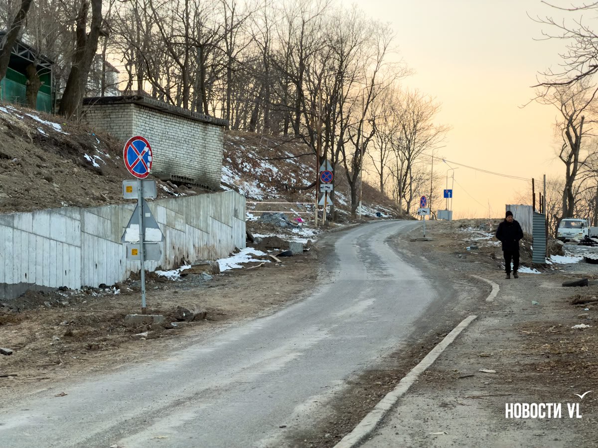 Проезд от Юмашева до Кузнецова вдоль парка Минного городка открыли, но сделали его лишь наполовину Проезд от Юмашева до Кузнецова вдоль парка Минного городка открыли, но сделали его лишь наполовину