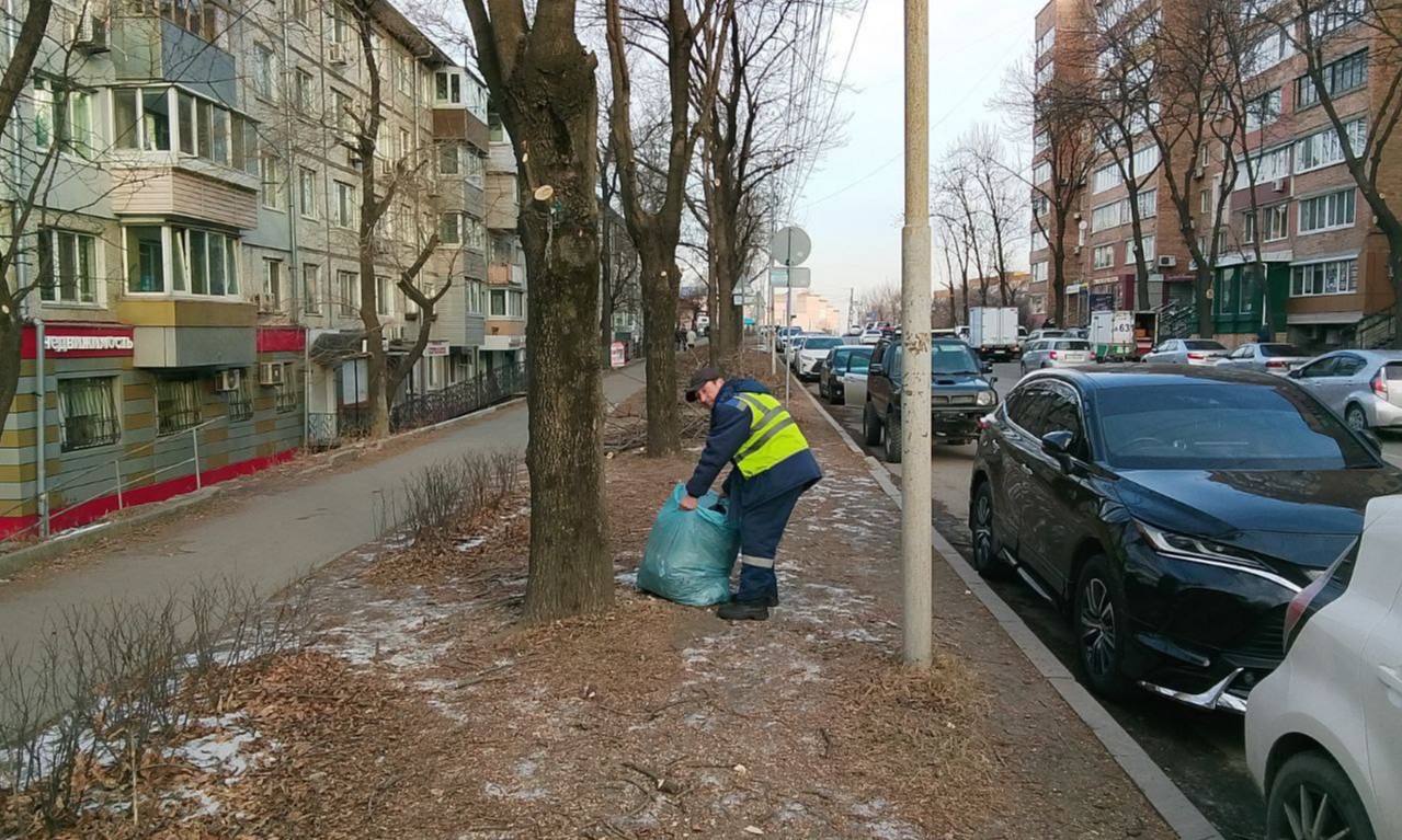 Сегодня во Владивостоке: ремонт знаков и лееров, дорожные работы, демонтаж, промывка ливнёвок и санитарная уборка Сегодня во Владивостоке: ремонт знаков и лееров, дорожные работы, демонтаж, промывка ливнёвок и санитарная уборка