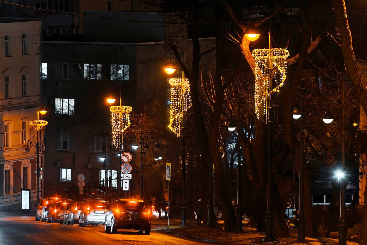 Владивосток украсят больше 800 объектов новогодней иллюминации Владивосток украсят больше 800 объектов новогодней иллюминации
