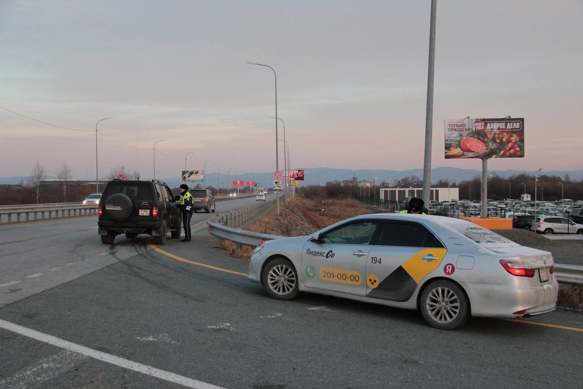 В Приморье полиция провела очередную проверку такси В Приморье полиция провела очередную проверку такси