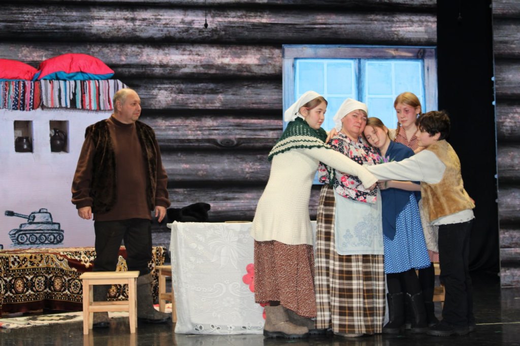 Премьера спектакля «Девочка из города» состоялась в посёлке Врангель Премьера спектакля «Девочка из города» состоялась в посёлке Врангель