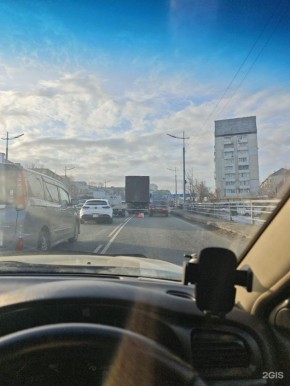 На Фирсовской развязке столкнулись фура и легковушка