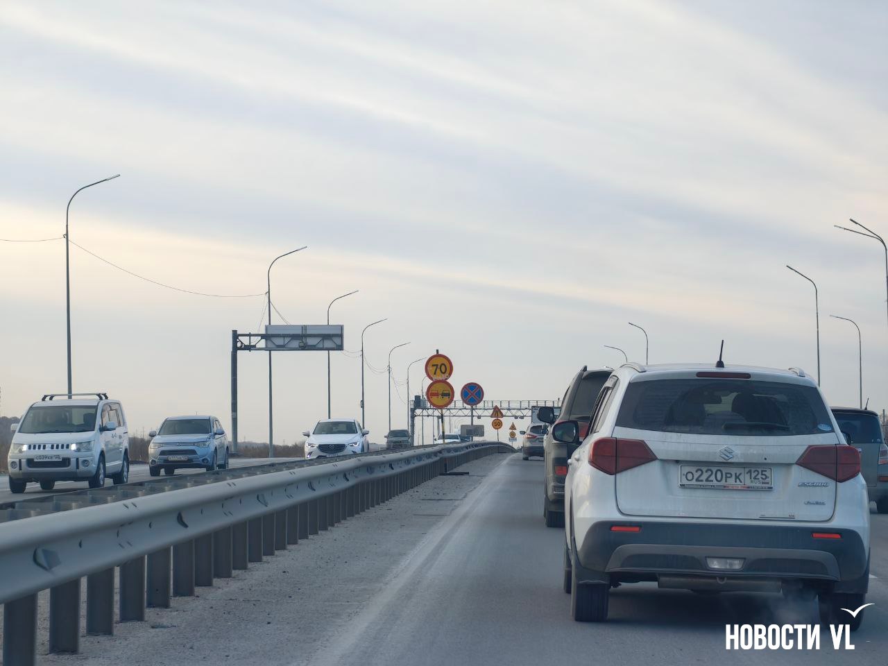 Из-за дорожных работ в районе Нового собралась пробка в сторону низководного моста Из-за дорожных работ в районе Нового собралась пробка в сторону низководного моста