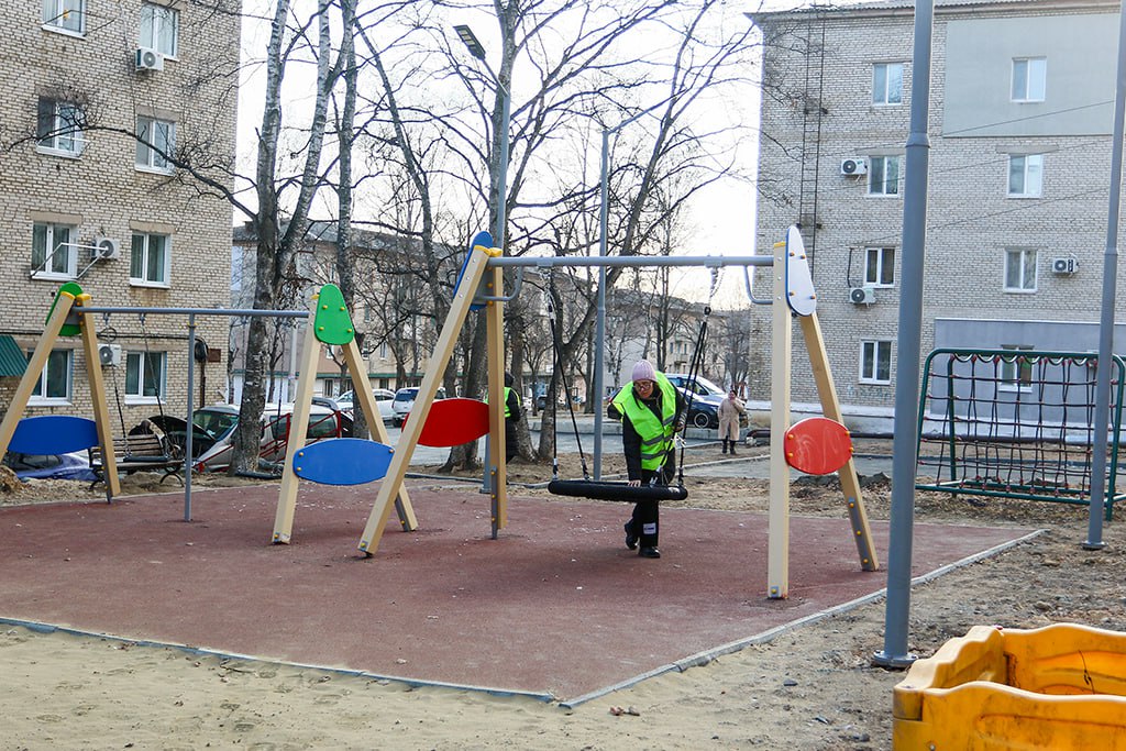 Общественные наблюдатели оценили благоустройство дворов в Находке Общественные наблюдатели оценили благоустройство дворов в Находке