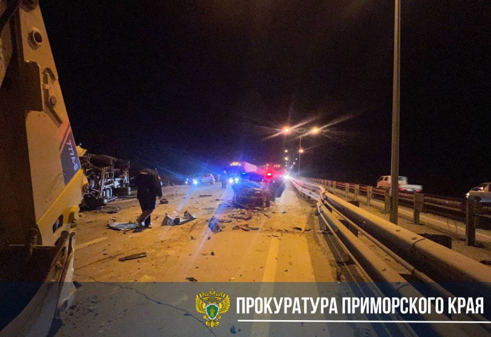 Прокуратура поставила на контроль установление обстоятельств ДТП в Артёме, в котором погибли два человека