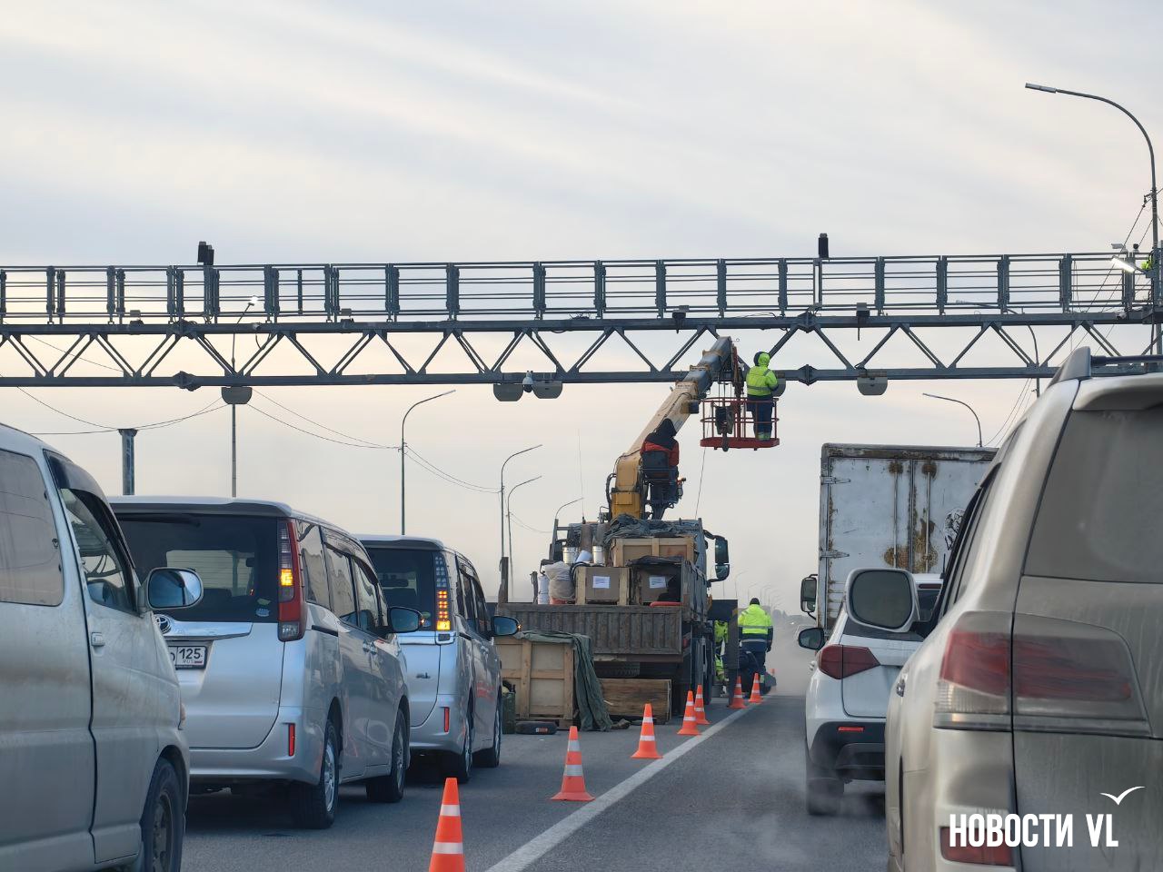 Из-за дорожных работ в районе Нового собралась пробка в сторону низководного моста Из-за дорожных работ в районе Нового собралась пробка в сторону низководного моста