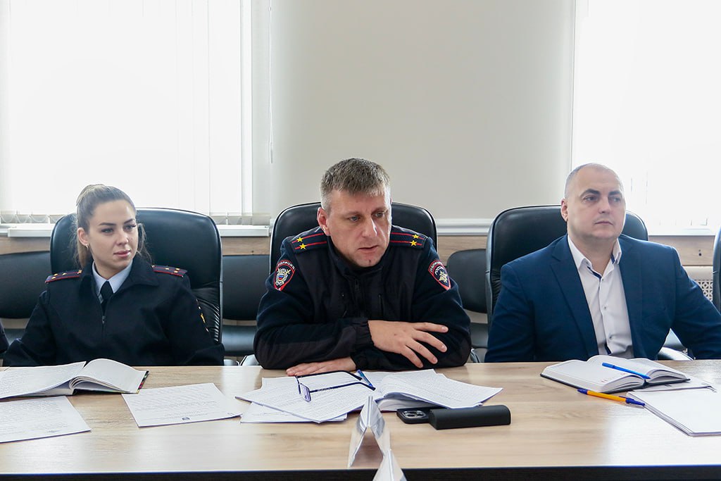 В Находкинском городском округе вводятся дополнительные меры антитеррористической защиты на период зимних праздников В Находкинском городском округе вводятся дополнительные меры антитеррористической защиты на период зимних праздников