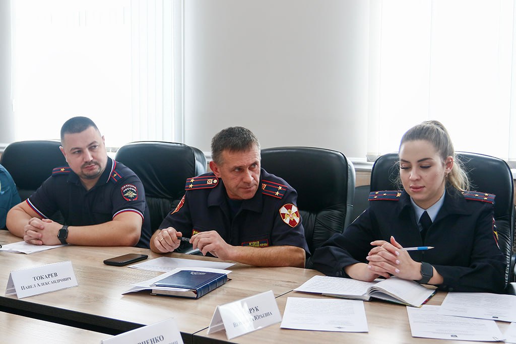 В Находкинском городском округе вводятся дополнительные меры антитеррористической защиты на период зимних праздников В Находкинском городском округе вводятся дополнительные меры антитеррористической защиты на период зимних праздников