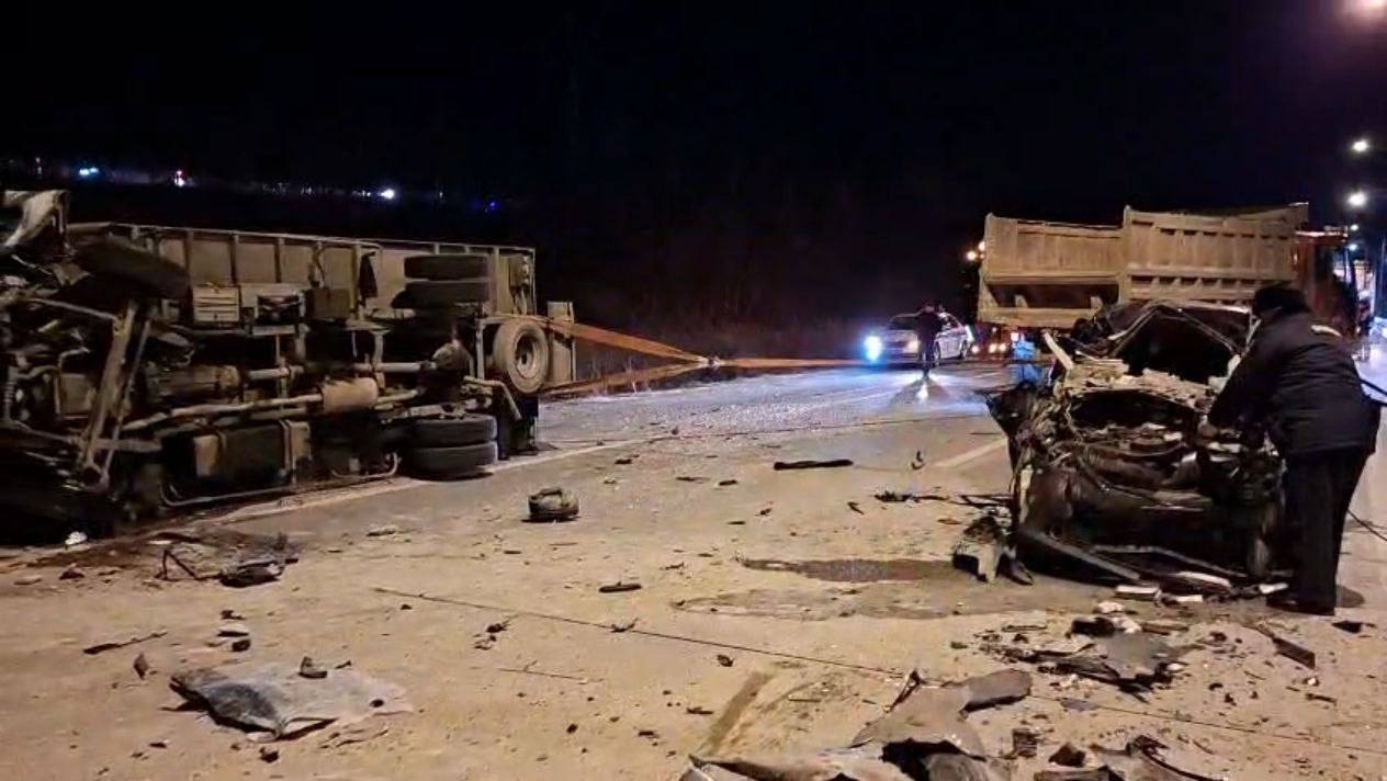 В Артеме Приморского края сотрудники полиции устанавливают обстоятельства ДТП с погибшими В Артеме Приморского края сотрудники полиции устанавливают обстоятельства ДТП с погибшими