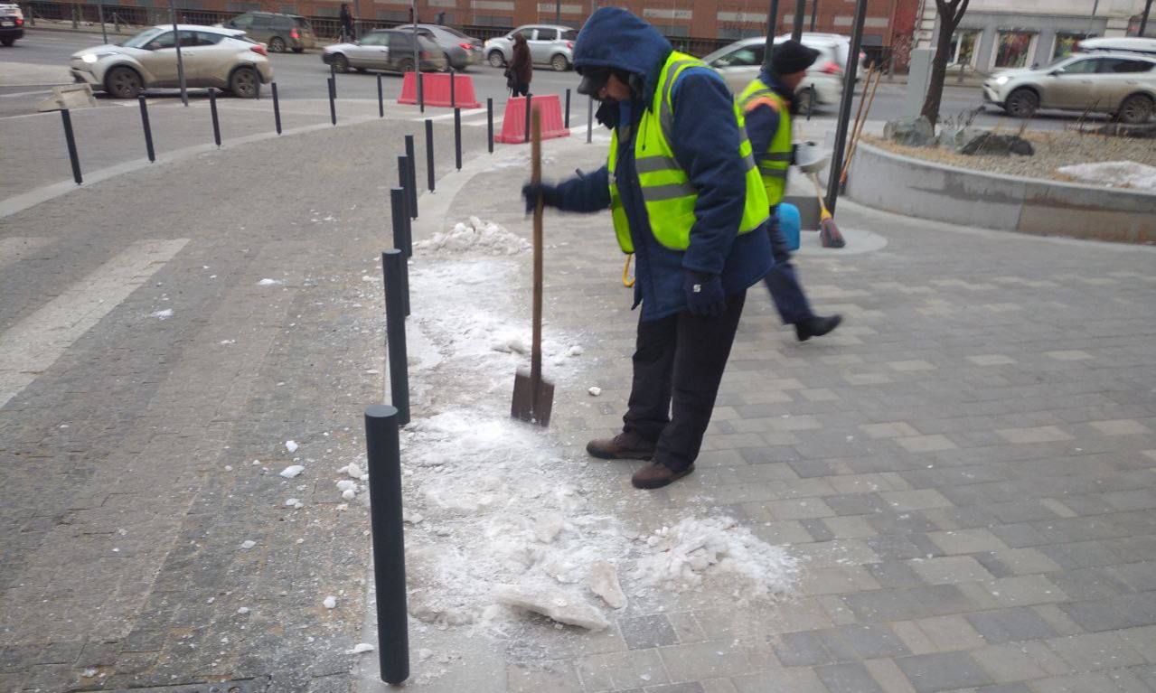 Сегодня во Владивостоке: ремонт дорожных знаков, демонтаж объектов, восстановление ливнёвок и санитарная уборка по районам Сегодня во Владивостоке: ремонт дорожных знаков, демонтаж объектов, восстановление ливнёвок и санитарная уборка по районам