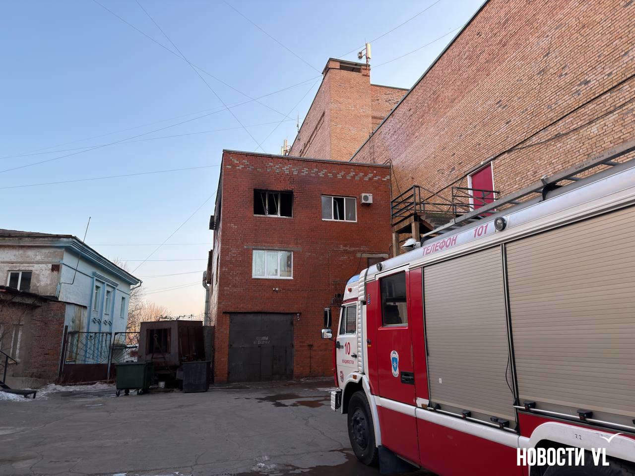 Пожар в студии звукозаписи в пристройке к «Концерт Холлу» произошёл сегодня во Владивостоке Пожар в студии звукозаписи в пристройке к «Концерт Холлу» произошёл сегодня во Владивостоке