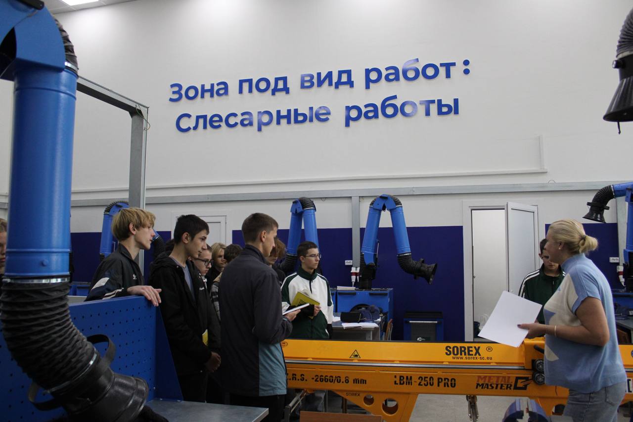 В Колледже машиностроения и транспорта реализуется проект «Аттестат плюс профессия»! Свою первую профессию в Колледже машиностроения и транспорта получают ученики школ № 82, 60, 64, 32, 44, 15. Каждому участнику проекта... В Колледже машиностроения и транспорта реализуется проект «Аттестат плюс профессия»! Свою первую профессию в Колледже машиностроения и транспорта получают ученики школ № 82, 60, 64, 32, 44, 15. Каждому участнику проекта...