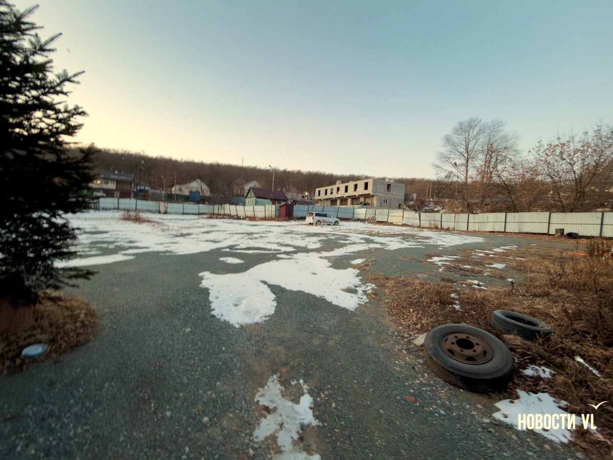 Импортозамещение на стоянке: прокуратура через суд требует вернуть Владивостоку пригодный под застройку участок на Никифорова Импортозамещение на стоянке: прокуратура через суд требует вернуть Владивостоку пригодный под застройку участок на Никифорова