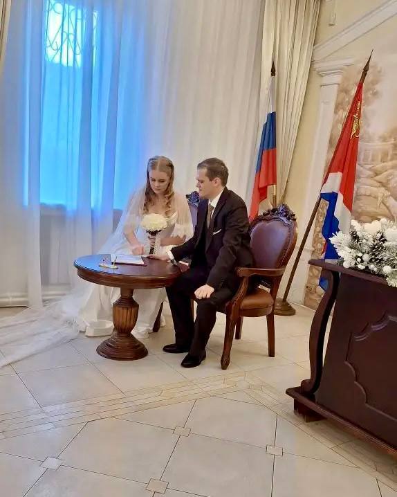 В День Конституции в дальневосточной столице сразу 39 влюбленных пар связали свой союз узами брака