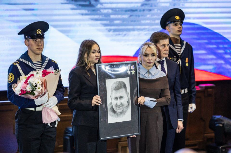 Константин Шестаков: 104 портрета воинов, погибших в ходе специальной военной операции, вошли в третий художественный патриотический проект «Портрет Героя»