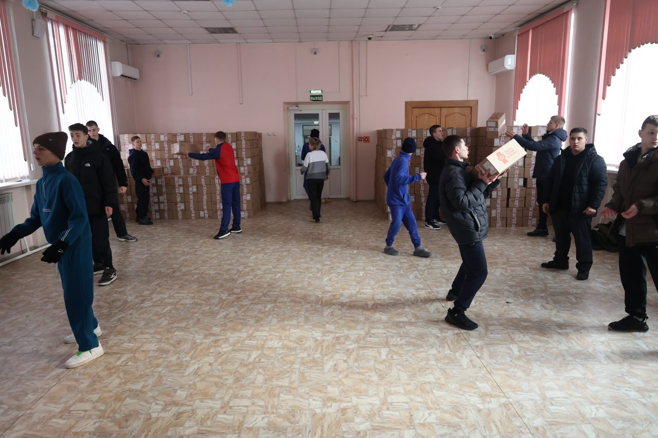 Новый год стучится в двери: губернаторские подарки прибыли в Уссурийск Новый год стучится в двери: губернаторские подарки прибыли в Уссурийск