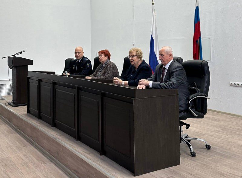 В Следственном управлении УМВД Приморья ветераны службы встретились с молодыми сотрудниками