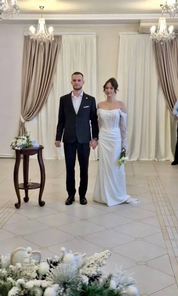 В День Конституции в дальневосточной столице сразу 39 влюбленных пар связали свой союз узами брака В День Конституции в дальневосточной столице сразу 39 влюбленных пар связали свой союз узами брака