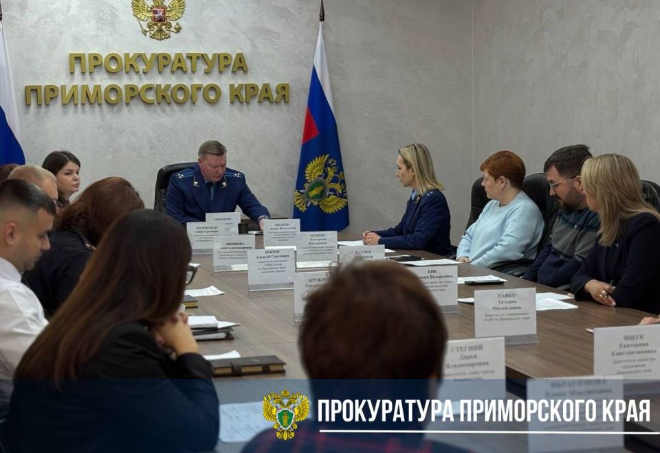 В День Конституции Российской Федерации под председательством заместителя прокурора края Степана Тюкавкина состоялось заседание межведомственной рабочей группы по противодействию преступности и правонарушениям среди...