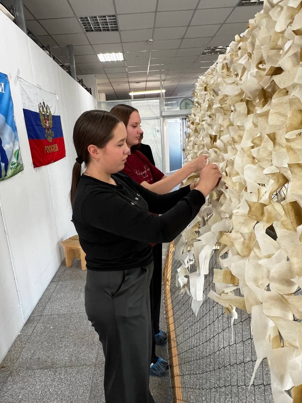 Волонтеры ДВТК продолжают получать полезные навыки и одновременно вносят ощутимый вклад в безопасность наших героев СВО, в победу нашей страны