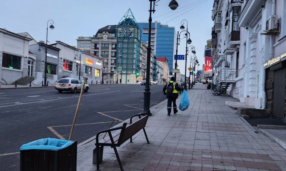Сегодня во Владивостоке: демонтаж леерных ограждений, ремонт дорожных знаков, обслуживание ливнёвок и санитарная уборка по районам Сегодня во Владивостоке: демонтаж леерных ограждений, ремонт дорожных знаков, обслуживание ливнёвок и санитарная уборка по районам