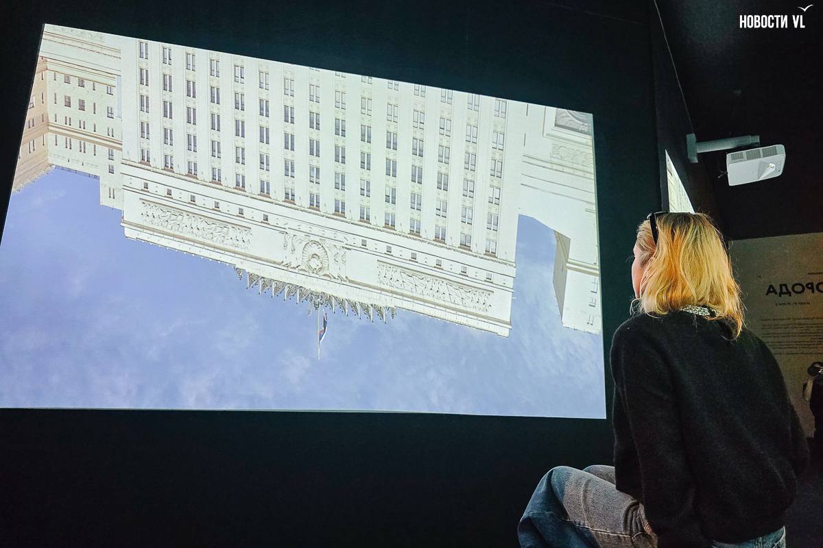 Почти медитация: во Владивостоке открылась выставка «Гимны города», посвящённая звучанию двух столиц Почти медитация: во Владивостоке открылась выставка «Гимны города», посвящённая звучанию двух столиц