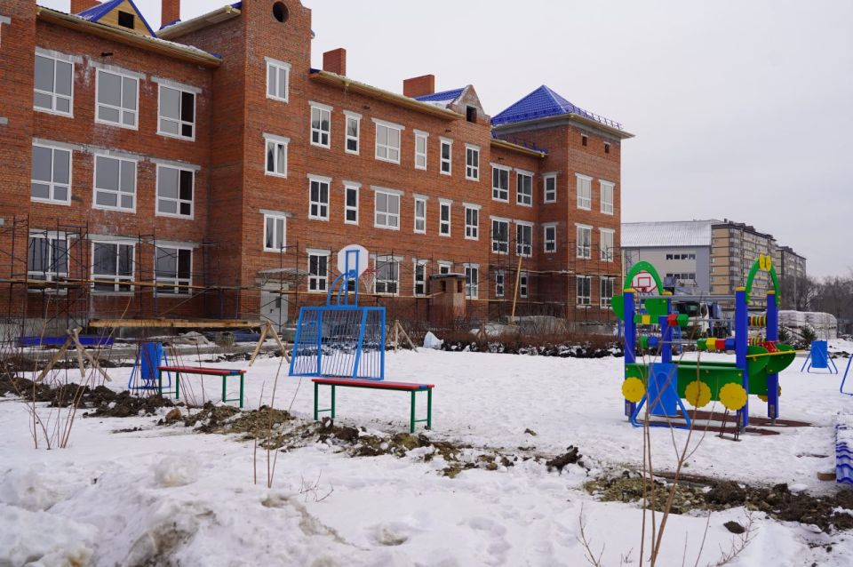 Евгений Корж: В ходе рабочей поездки по строящимся и ремонтируемым объектам Уссурийского городского округа посетил новый детский сад на улице Выгонной