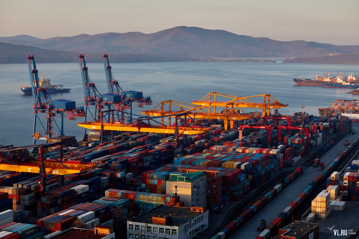 Вот уже 7 лет Владивосток является столицей Дальнего Востока Вот уже 7 лет Владивосток является столицей Дальнего Востока