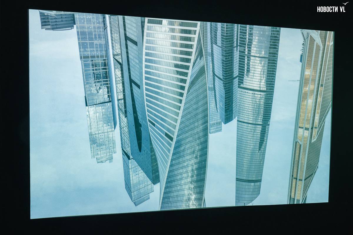 Почти медитация: во Владивостоке открылась выставка «Гимны города», посвящённая звучанию двух столиц Почти медитация: во Владивостоке открылась выставка «Гимны города», посвящённая звучанию двух столиц