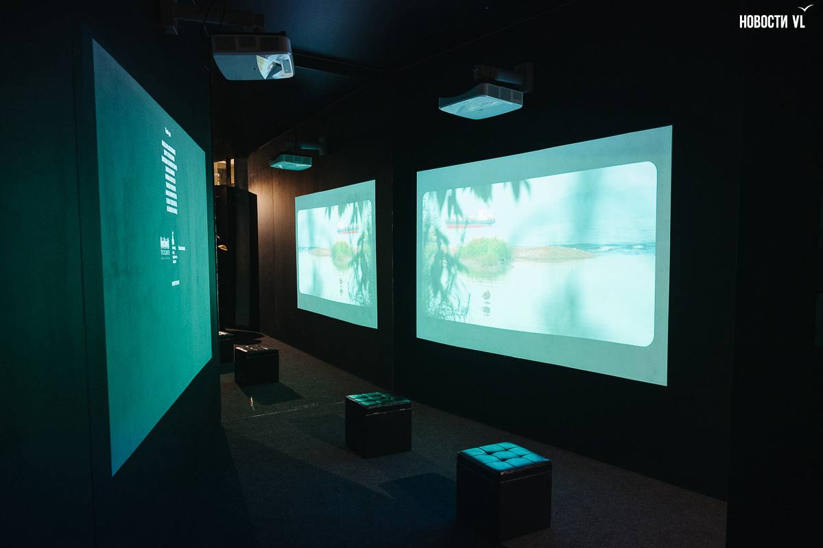 Почти медитация: во Владивостоке открылась выставка «Гимны города», посвящённая звучанию двух столиц Почти медитация: во Владивостоке открылась выставка «Гимны города», посвящённая звучанию двух столиц