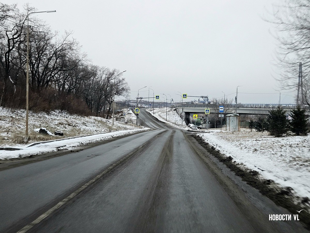 Ночной снег не вызвал затруднений на дорогах Владивостока Ночной снег не вызвал затруднений на дорогах Владивостока