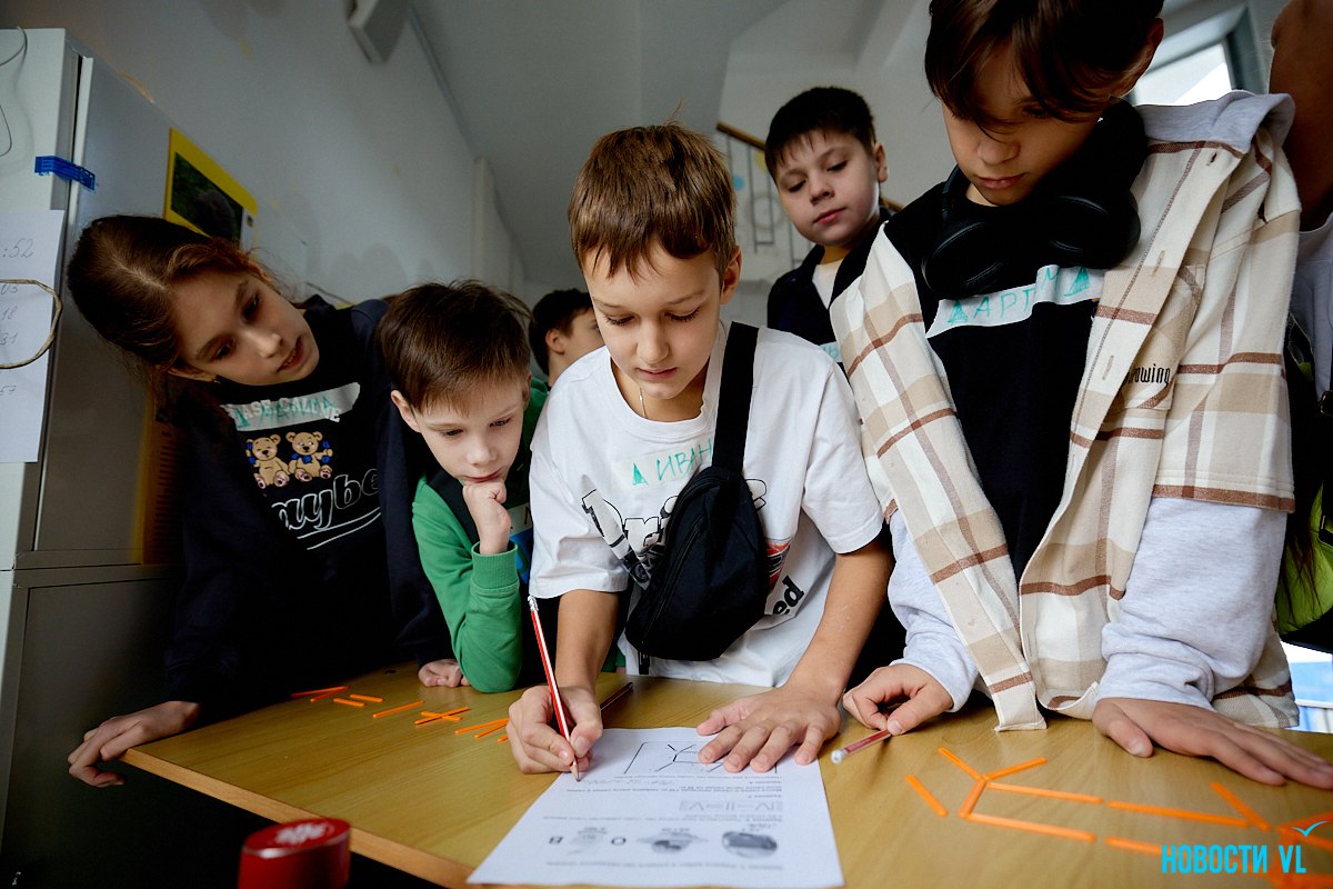 Четыре цифры для таинственного чемодана: для школьников Владивостока устроили математическую экспедицию Четыре цифры для таинственного чемодана: для школьников Владивостока устроили математическую экспедицию