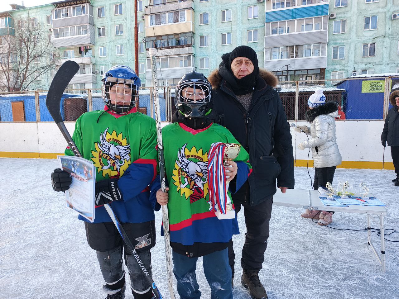 # Зимний сезон открыт!. 13 декабря на хоккейной коробке школы №4 Лучегорска состоялся турнир, посвящённый Всероссийскому дню хоккея и открытию зимнего сезона # Зимний сезон открыт!. 13 декабря на хоккейной коробке школы №4 Лучегорска состоялся турнир, посвящённый Всероссийскому дню хоккея и открытию зимнего сезона