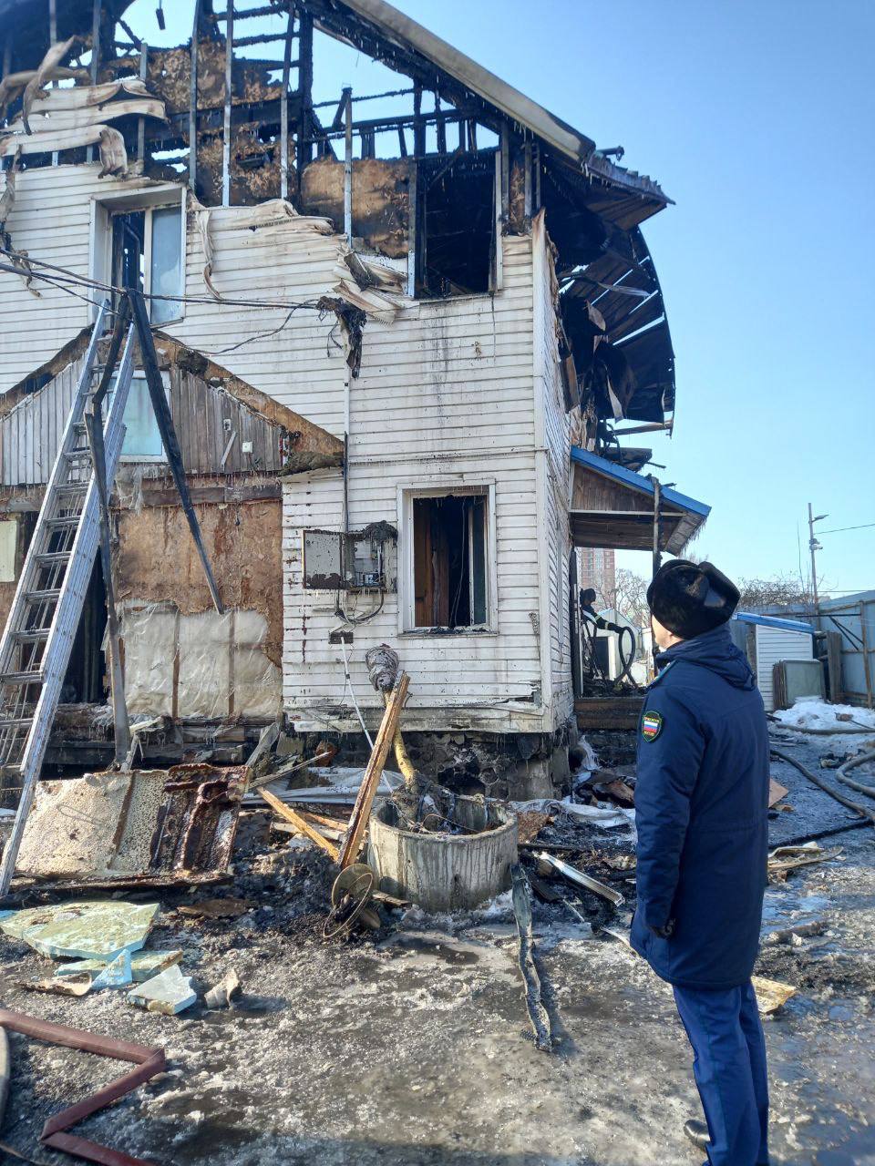 Прокуратура взяла на контроль установление обстоятельств возгорания жилого дома в городе Уссурийске Прокуратура взяла на контроль установление обстоятельств возгорания жилого дома в городе Уссурийске