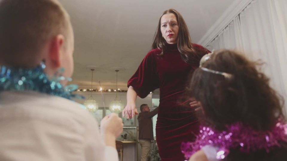 Новый год безопасно!. В праздники важно не забывать о простых правилах пожарной безопасности: используйте только сертифицированные гирлянды, следите за открытым огнём, устанавливайте обогреватели подальше от мебели и текстиля